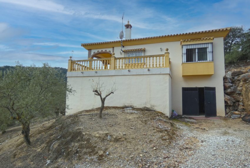 R4020805-Villa-For-Sale-Coin-Finca-2-Beds-240-Built-4