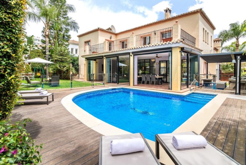 R4093234-Villa-For-Sale-Guadalmina-Alta-Detached-6-Beds-500-Built-2