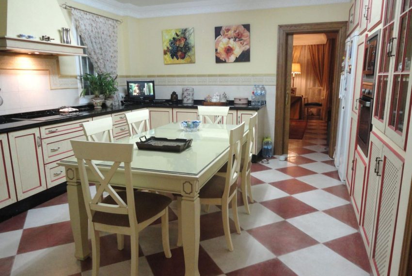 R4109128-Villa-For-Sale-Estepona-Detached-4-Beds-455-Built-7