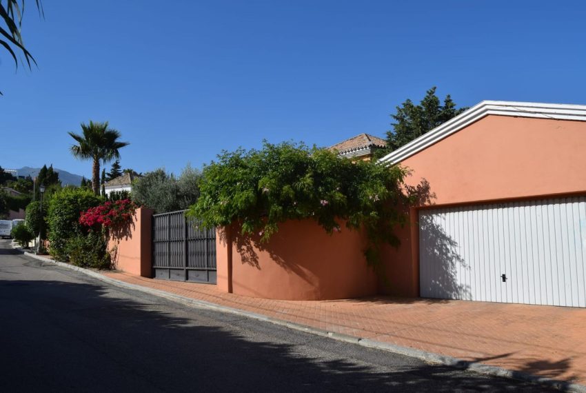 R4109128-Villa-For-Sale-Estepona-Detached-4-Beds-455-Built-9