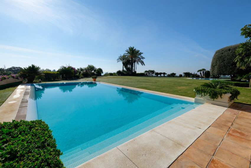 R4188226-Villa-For-Sale-Marbella-Detached-5-Beds-1022-Built-3