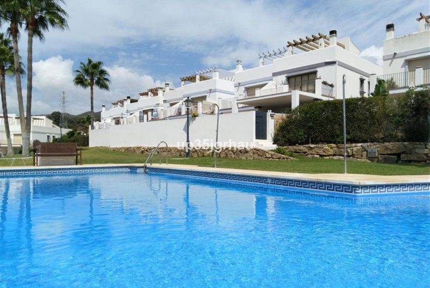 R4325068-Villa-For-Sale-Estepona-Semi-Detached-4-Beds-325-Built-12