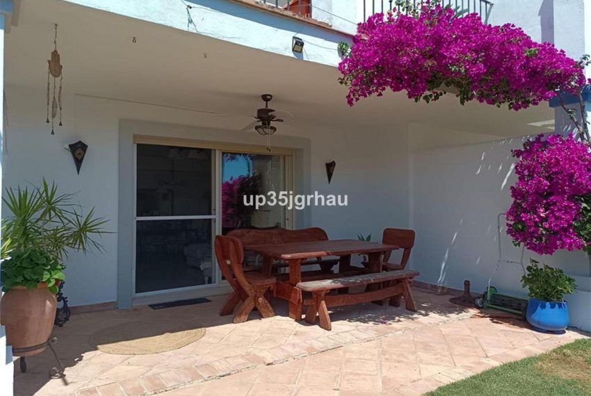 R4325068-Villa-For-Sale-Estepona-Semi-Detached-4-Beds-325-Built-15