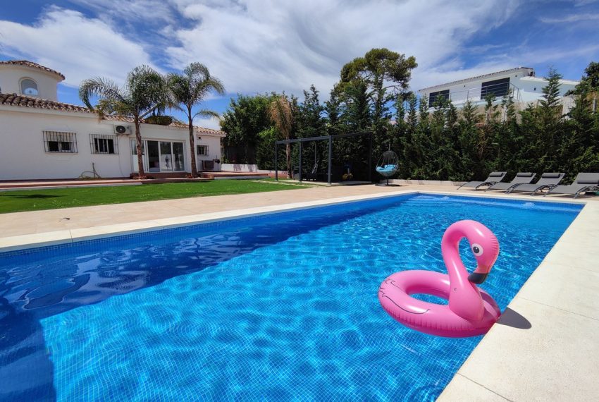 R4402273-Villa-For-Sale-Estepona-Detached-4-Beds-223-Built-1