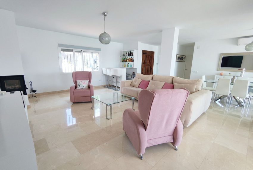 R4402273-Villa-For-Sale-Estepona-Detached-4-Beds-223-Built-14