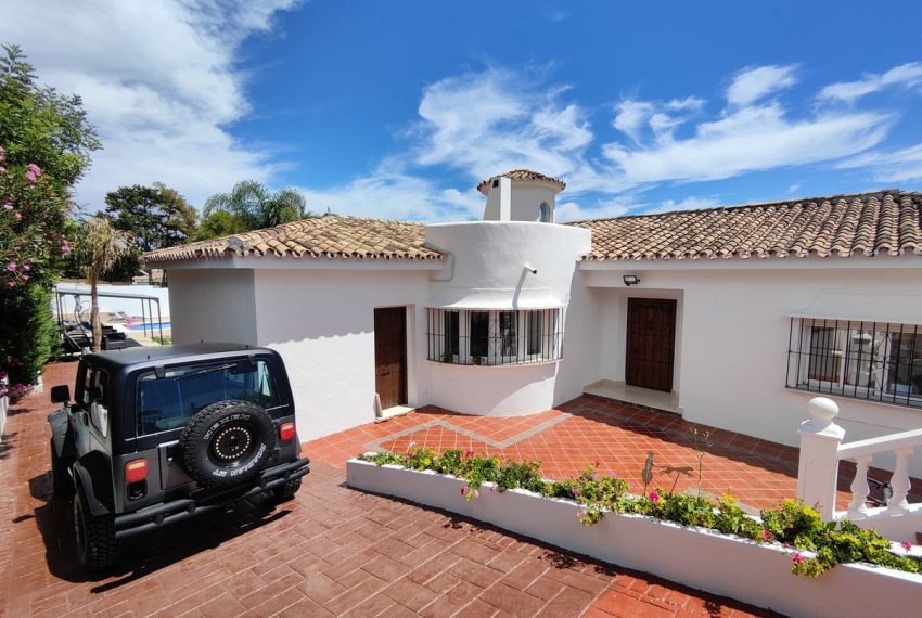 R4402273-Villa-For-Sale-Estepona-Detached-4-Beds-223-Built-4