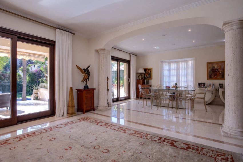 R4447306-Villa-For-Sale-Benahavis-Detached-6-Beds-645-Built-10