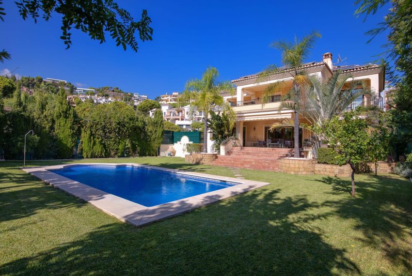 R4447306-Villa-For-Sale-Benahavis-Detached-6-Beds-645-Built-3