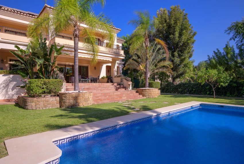 R4447306-Villa-For-Sale-Benahavis-Detached-6-Beds-645-Built-6