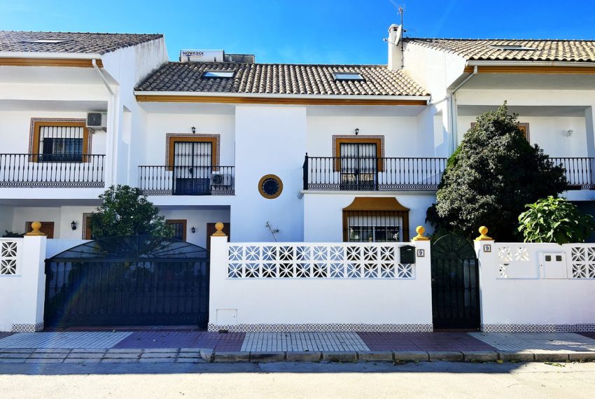 R4554604-Townhouse-For-Sale-San-Pedro-de-Alcantara-Terraced-6-Beds-240-Built