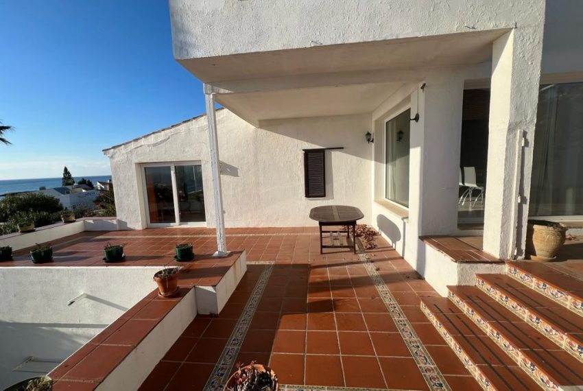 R4597393-Villa-For-Sale-Estepona-Detached-5-Beds-260-Built-2