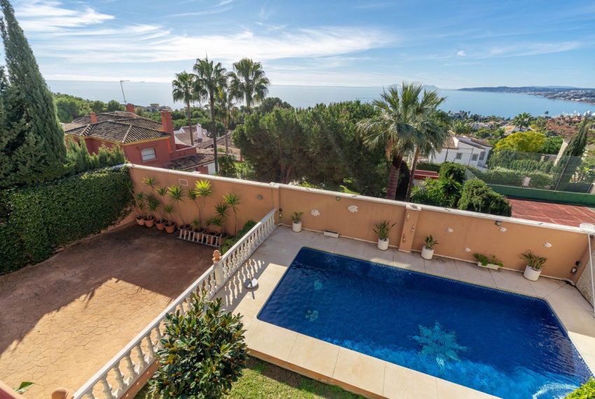 R4604809-Villa-For-Sale-Estepona-Detached-5-Beds-300-Built-1