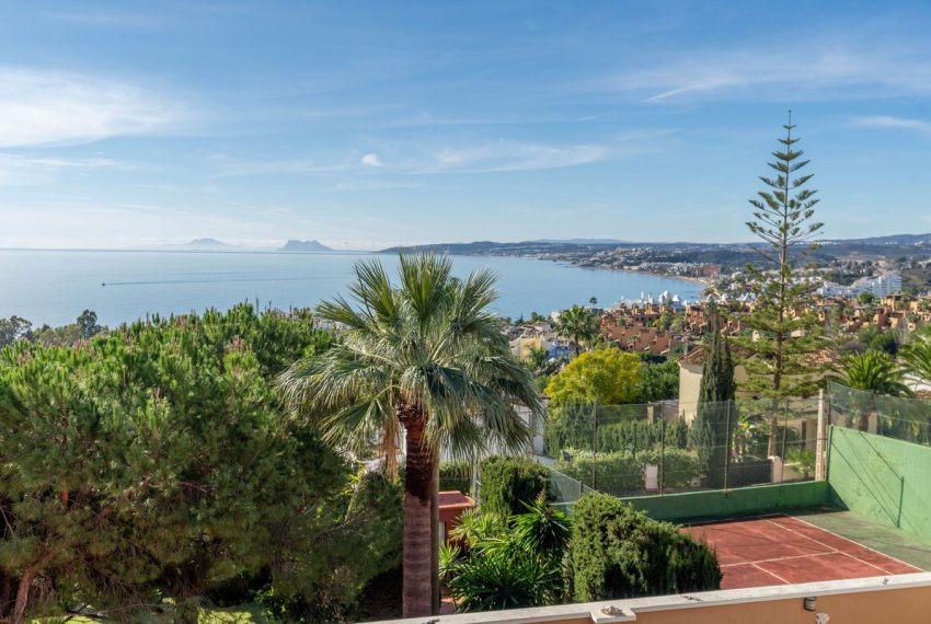 R4604809-Villa-For-Sale-Estepona-Detached-5-Beds-300-Built-4