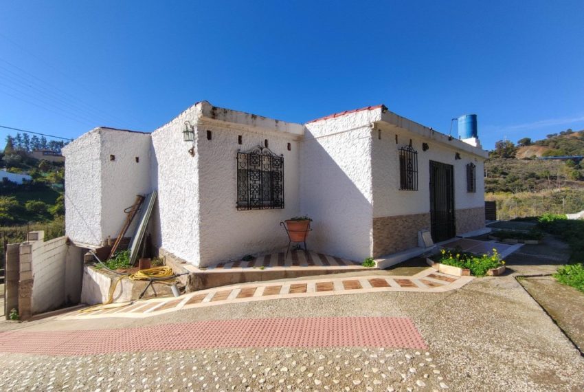 R4619881-Villa-For-Sale-Estepona-Finca-4-Beds-125-Built-2