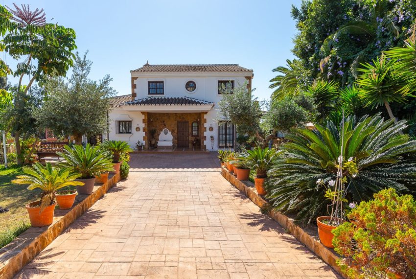 R4643812-Villa-For-Sale-Elviria-Detached-3-Beds-260-Built