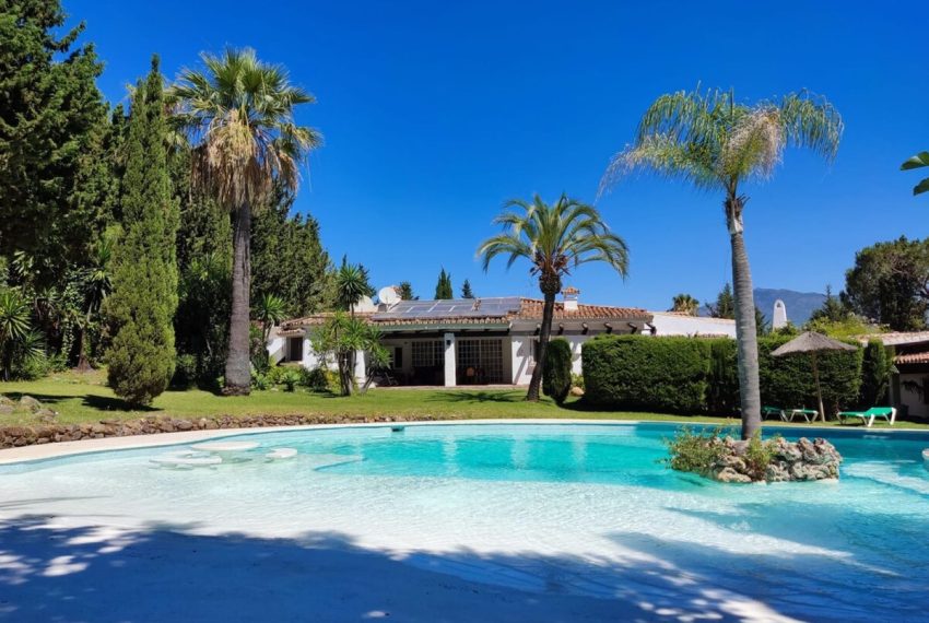 R4660930-Villa-For-Sale-Benahavis-Finca-14-Beds-1735-Built