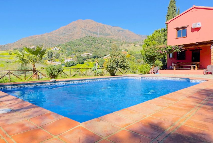 R4676590-Villa-For-Sale-Estepona-Detached-3-Beds-170-Built