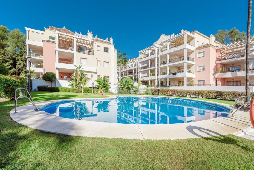 R4677070-Apartment-For-Sale-Nueva-Andalucia-Ground-Floor-2-Beds-140-Built