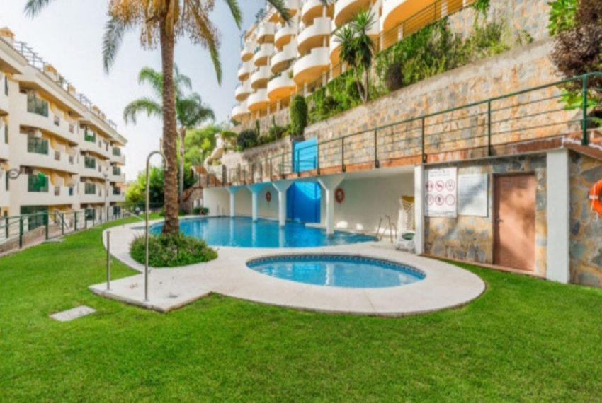 R4686340-Apartment-For-Sale-Aloha-Middle-Floor-3-Beds-130-Built