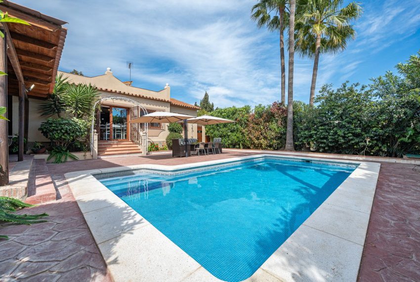 R4732219-Villa-For-Sale-Marbella-Detached-5-Beds-170-Built