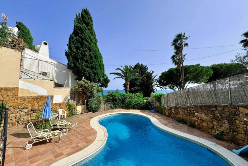 R4749787-Villa-For-Sale-Estepona-Detached-3-Beds-355-Built