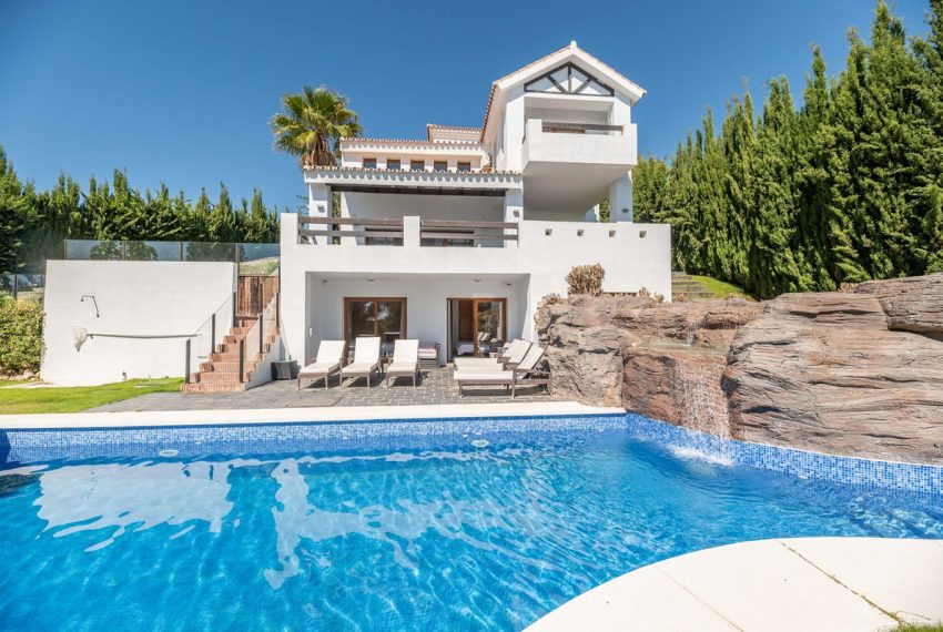 R4763782-Villa-For-Sale-Estepona-Detached-4-Beds-600-Built-1