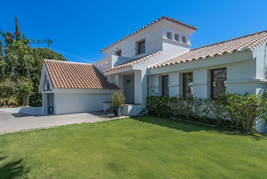 R4763782-Villa-For-Sale-Estepona-Detached-4-Beds-600-Built-2