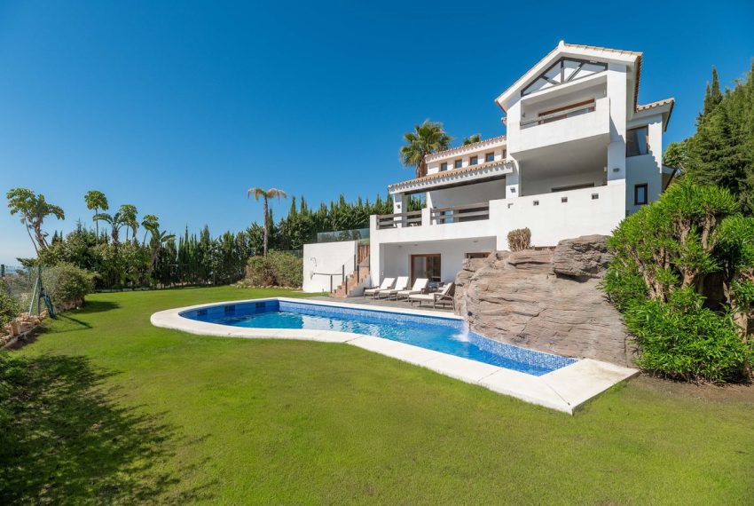 R4763782-Villa-For-Sale-Estepona-Detached-4-Beds-600-Built