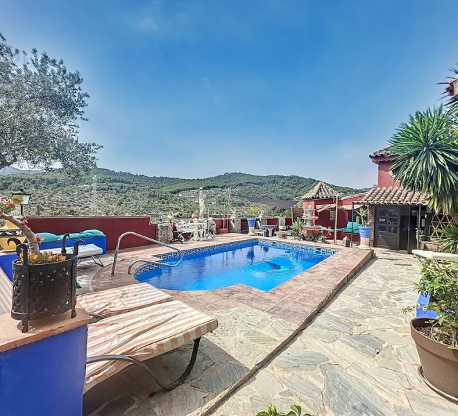 R4776952-Image 1-Finca - 5 Beds - 240 Built