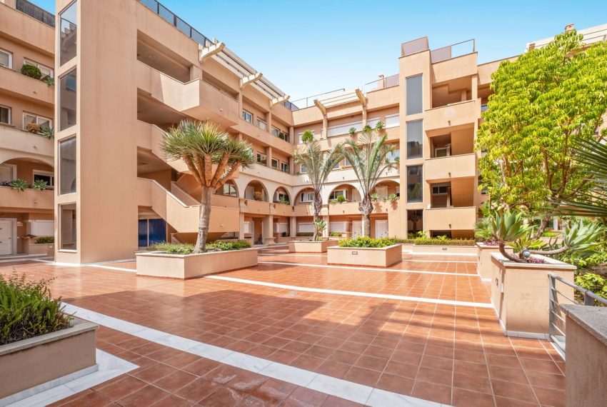 R4792510-Apartment-For-Sale-Nueva-Andalucia-Ground-Floor-2-Beds-141-Built-2