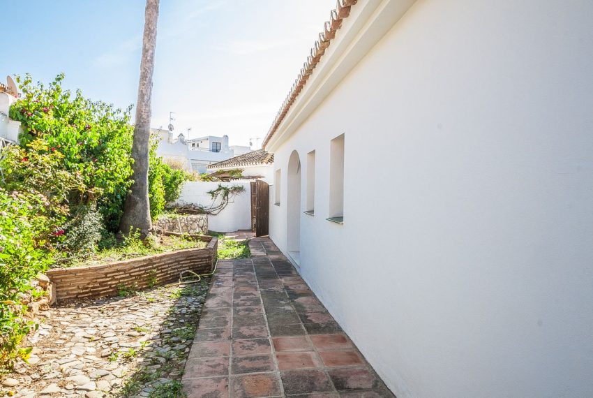 R4834975-Villa-For-Sale-Las-Chapas-Detached-2-Beds-108-Built-4