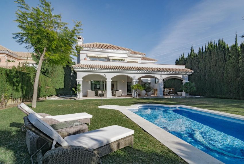 R4836289-Villa-For-Sale-Nueva-Andalucia-Detached-4-Beds-421-Built