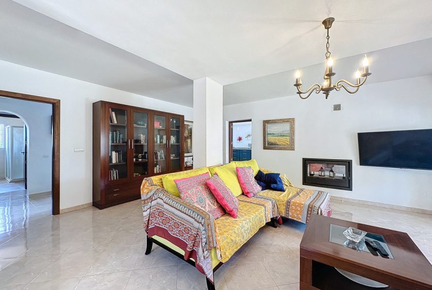 R4838959-Villa-For-Sale-Estepona-Detached-4-Beds-245-Built-5