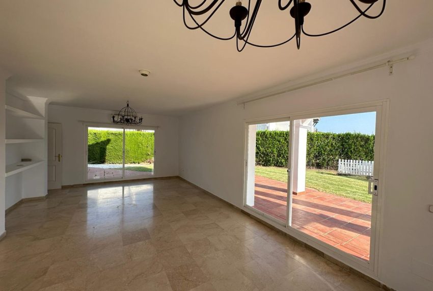 R4849504-Villa-For-Sale-Nueva-Andalucia-Detached-5-Beds-450-Built-3