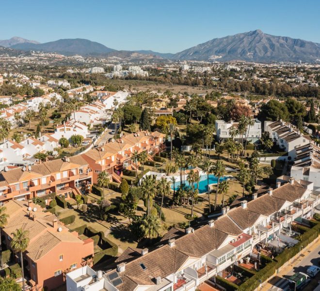 R4856245-Image 1-Terraced - 3 Beds - 167 Built