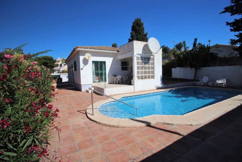 R4861549-Villa-For-Sale-Costabella-Detached-2-Beds-109-Built-1