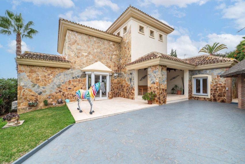 R4861786-Villa-For-Sale-Elviria-Detached-5-Beds-483-Built-2