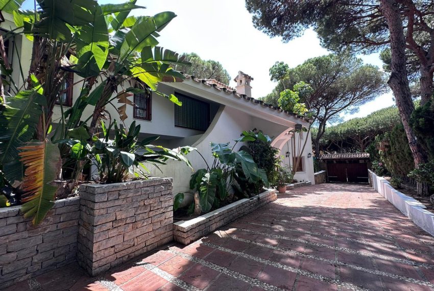 R4867999-Villa-For-Sale-Cabopino-Detached-9-Beds-1000-Built-3