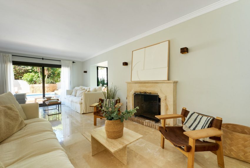 R4874473-Villa-For-Sale-Los-Monteros-Detached-4-Beds-381-Built-2