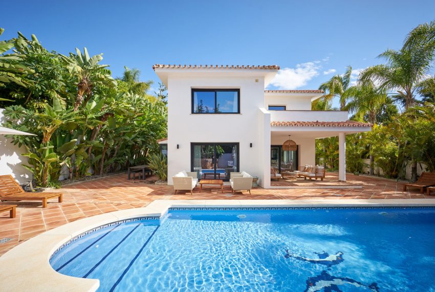 R4874473-Villa-For-Sale-Los-Monteros-Detached-4-Beds-381-Built