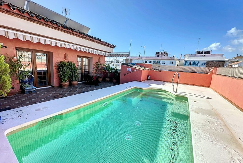 R4882624-Townhouse-For-Sale-Estepona-Terraced-7-Beds-451-Built-1