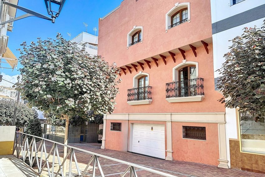 R4882624-Townhouse-For-Sale-Estepona-Terraced-7-Beds-451-Built-2