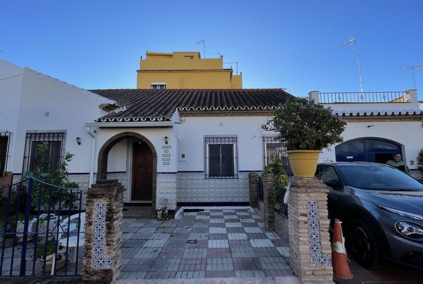 R141157-Villa-For-Sale-Estepona-Detached-13-Beds-490-Built