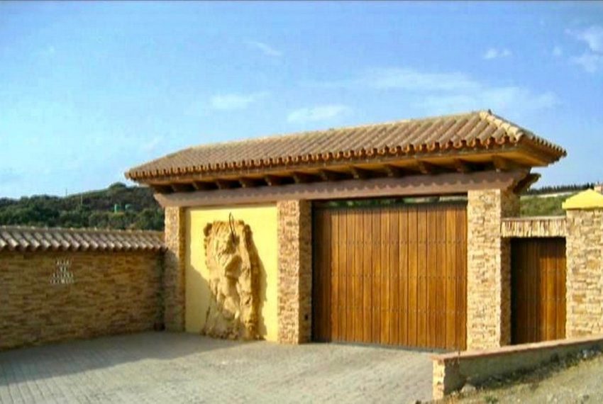 R1939148-Villa-For-Sale-Estepona-Finca-5-Beds-650-Built-1