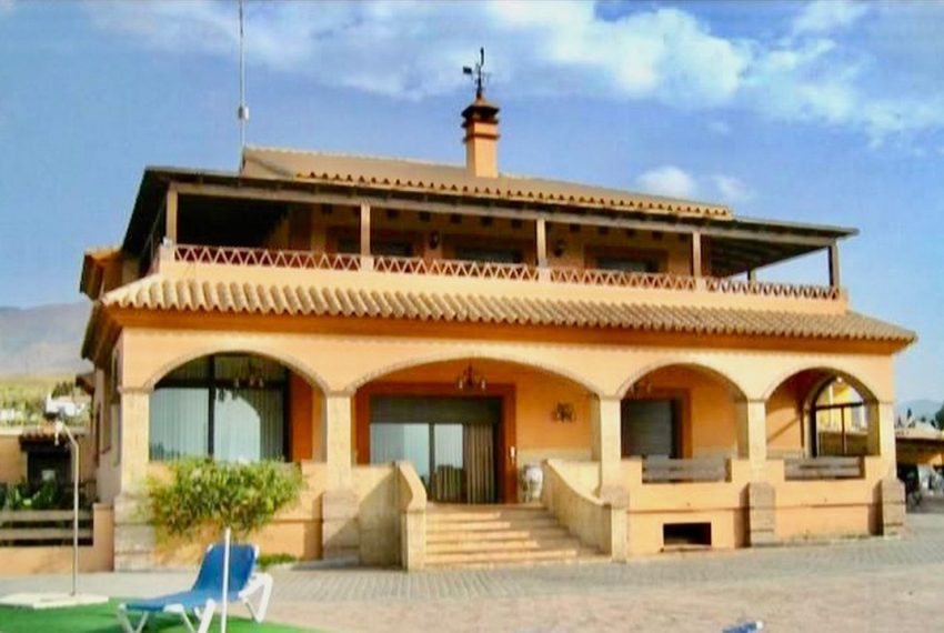 R1939148-Villa-For-Sale-Estepona-Finca-5-Beds-650-Built-5