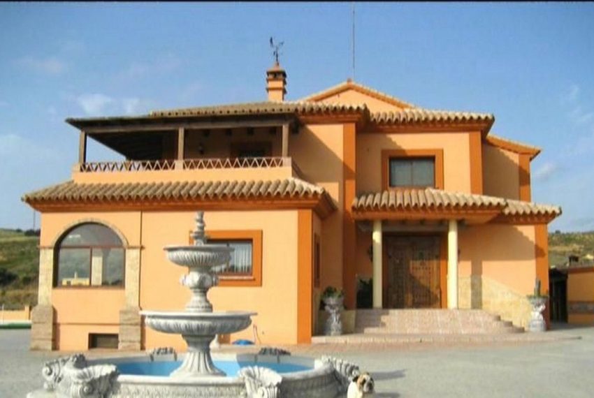 R1939148-Villa-For-Sale-Estepona-Finca-5-Beds-650-Built