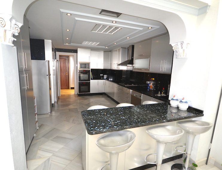 R2593460-Apartment-For-Sale-Puerto-Banus-Ground-Floor-4-Beds-450-Built-3