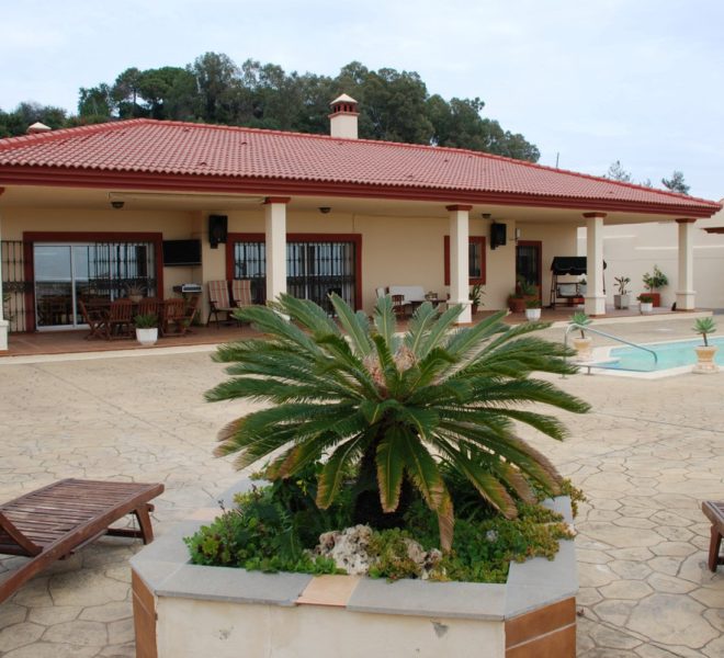 R2598008-Image 1-Detached - 4 Beds - 200 Built