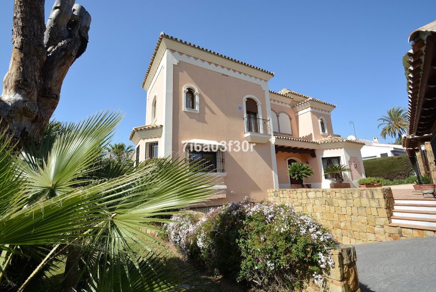 R2607917-Villa-For-Sale-Nueva-Andalucia-Detached-5-Beds-600-Built-10