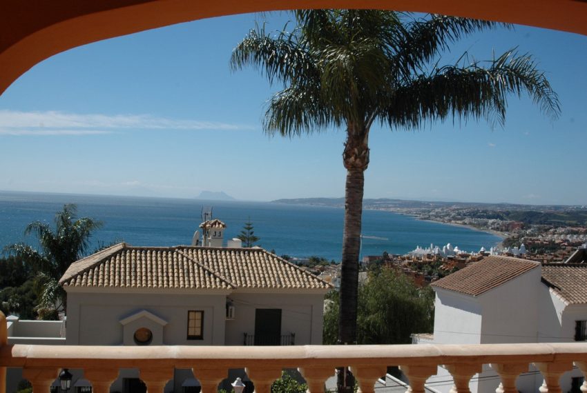 R2702894-Villa-For-Sale-Estepona-Detached-5-Beds-800-Built-1